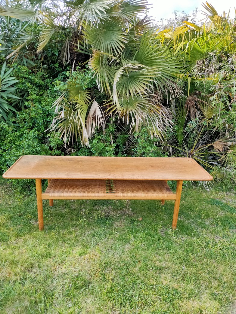 Table basse vintage scandinave en chêne et cannage de Hans Wegner,Hans Wegner